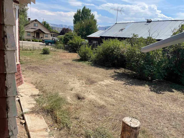 a view of a back yard of the house