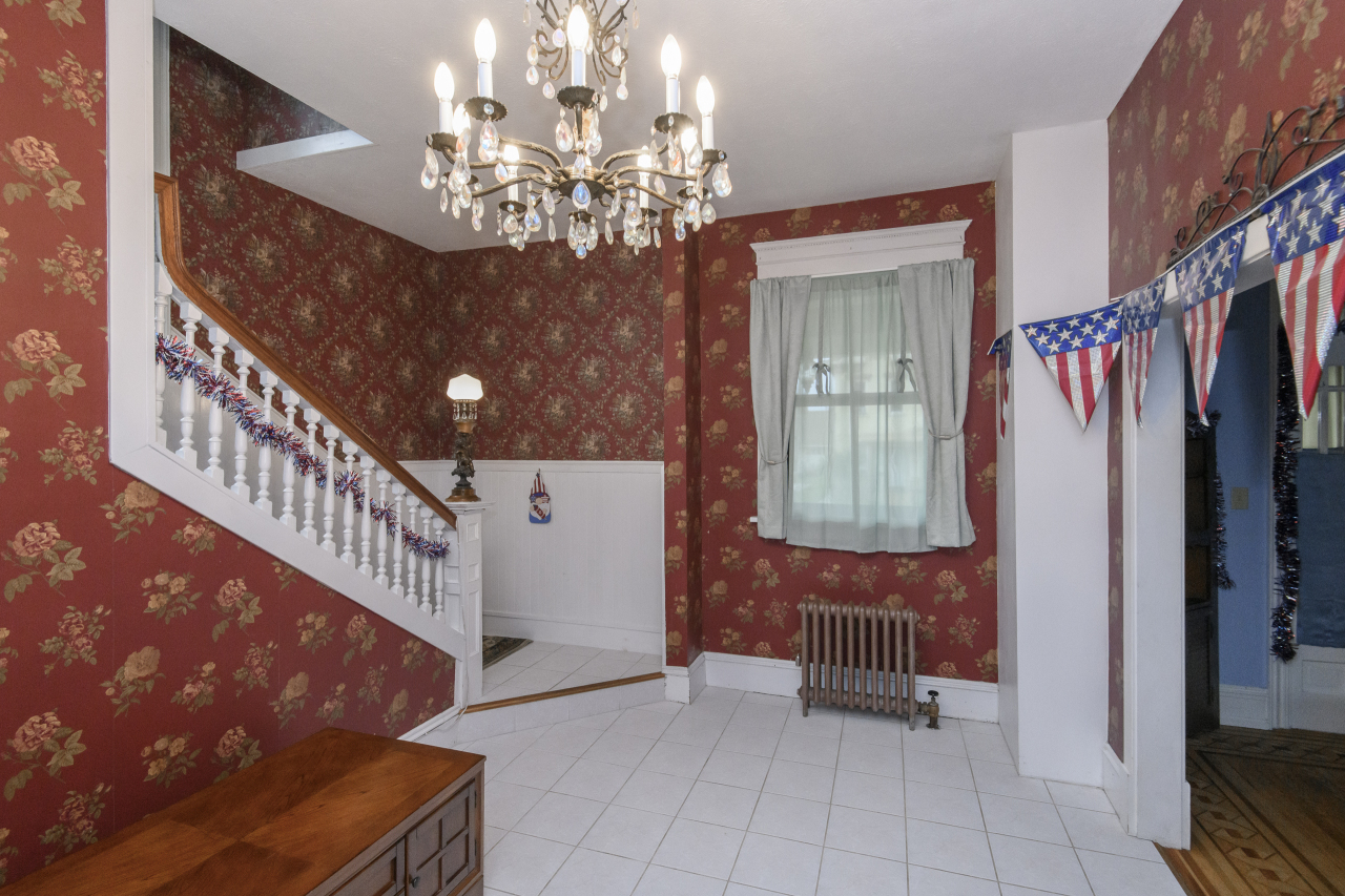 406 South 3rd Street Watertown, WI 53094 - Photo 5 of 30 Beautiful Staircase