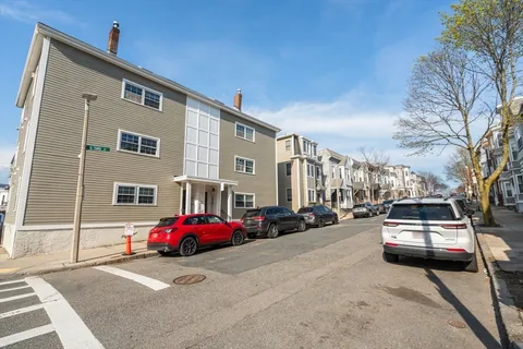 $795,000 | 614 East 3rd Street, Unit 1, Boston, MA 02127