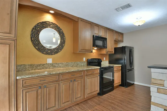 $1,400 | 809 Pecan Street, Brenham, TX 77833