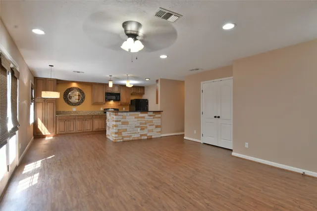 $1,400 | 809 Pecan Street, Brenham, TX 77833