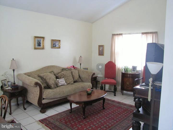 119 Harvest Road Swedesboro, NJ 08085 - Photo 5 of 19 Living Room