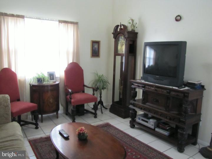 119 Harvest Road Swedesboro, NJ 08085 - Photo 6 of 19 Living Room