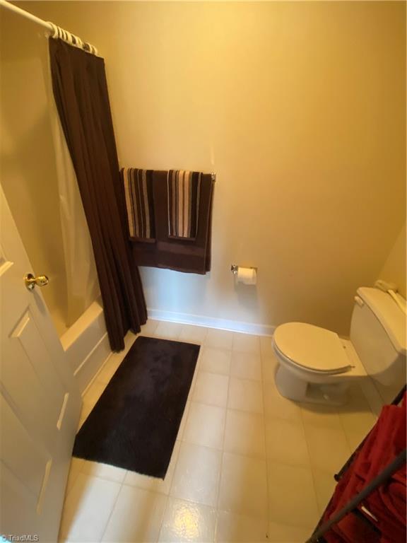 182 Ridge Drive Lexington, NC 27295 - Photo 20 of 31 Full bath on second floor