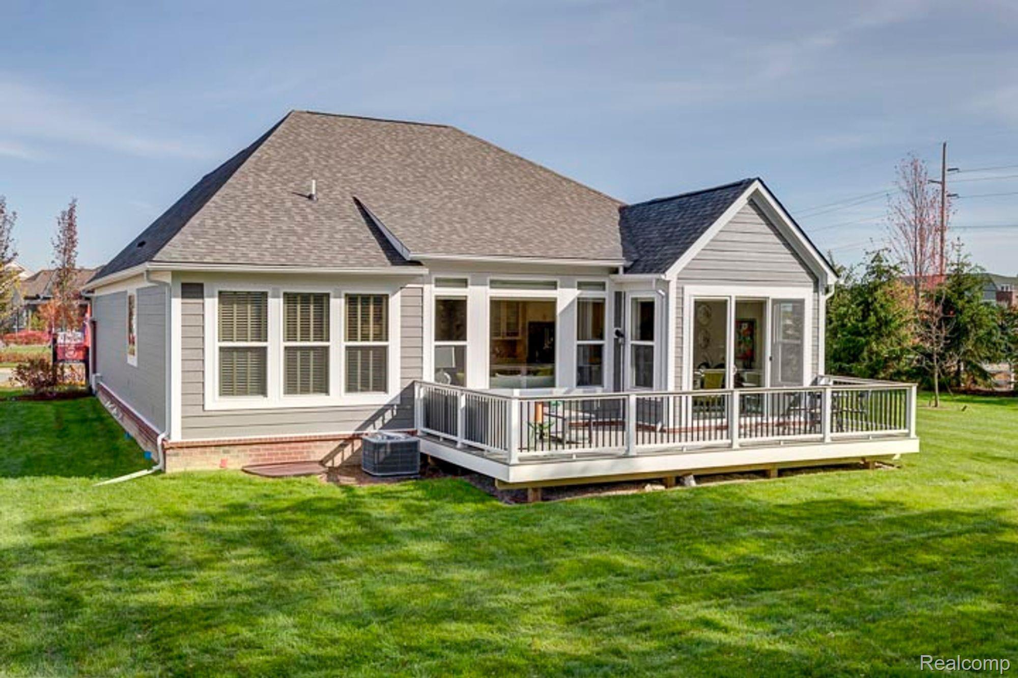2545 Rosemond Court Rochester, MI 48309 - Photo 29 of 32 2000 (33).jpg