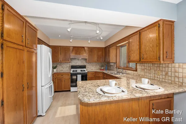 $587,400 | 7690 Tobemory Court Southeast, Ada, MI 49301