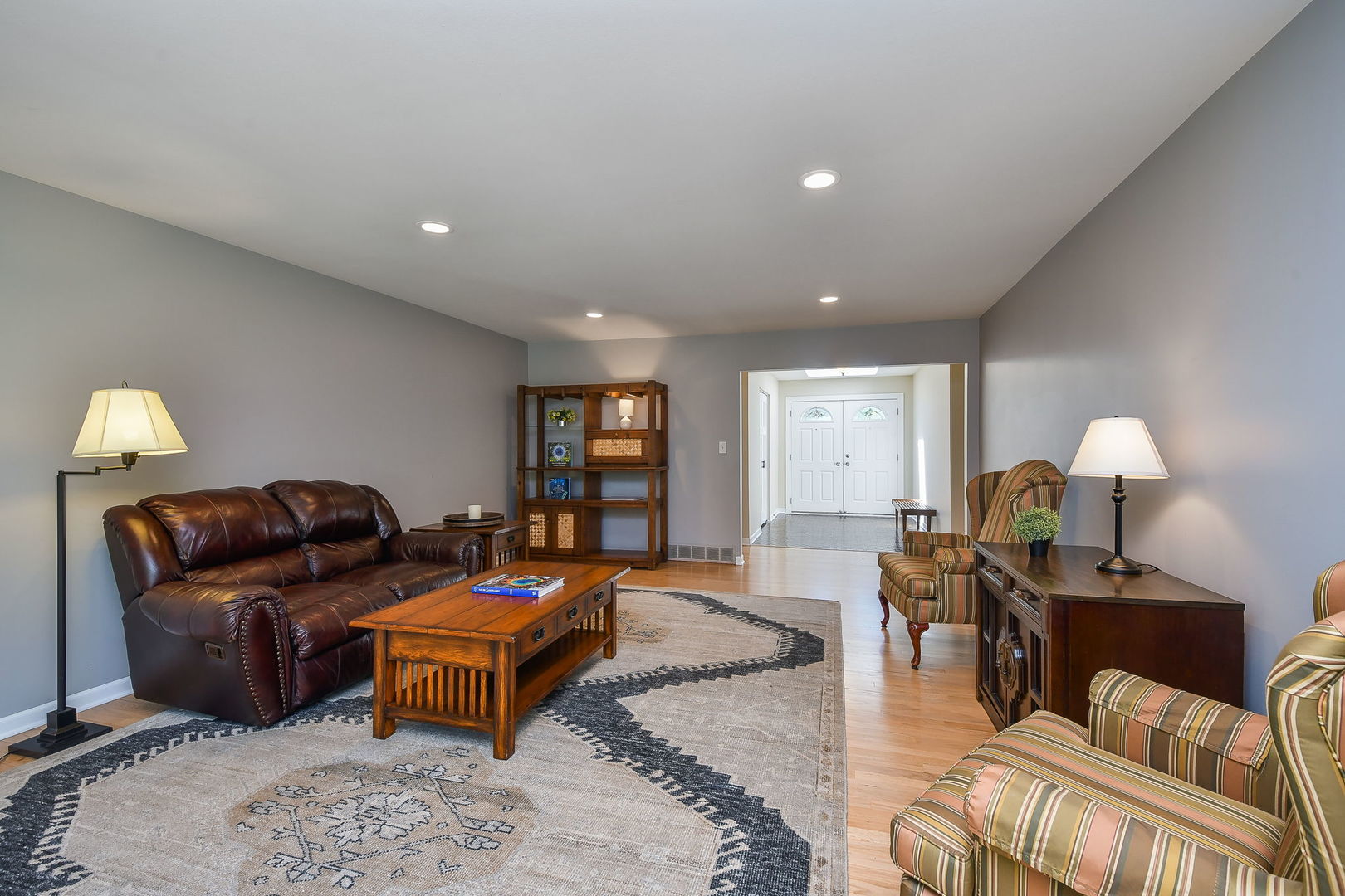588 Williamsburg Road Glen Ellyn, IL 60137 - Photo 9 of 53