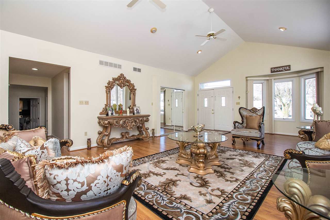 2090 Oakcrest Road Sterling Heights, MI 48310 - Photo 11 of 61 50031819-10.JPG