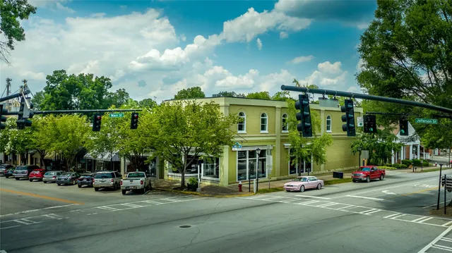 $1,650 | 111-201 West Jefferson Street, Unit 201, Madison, GA 30650