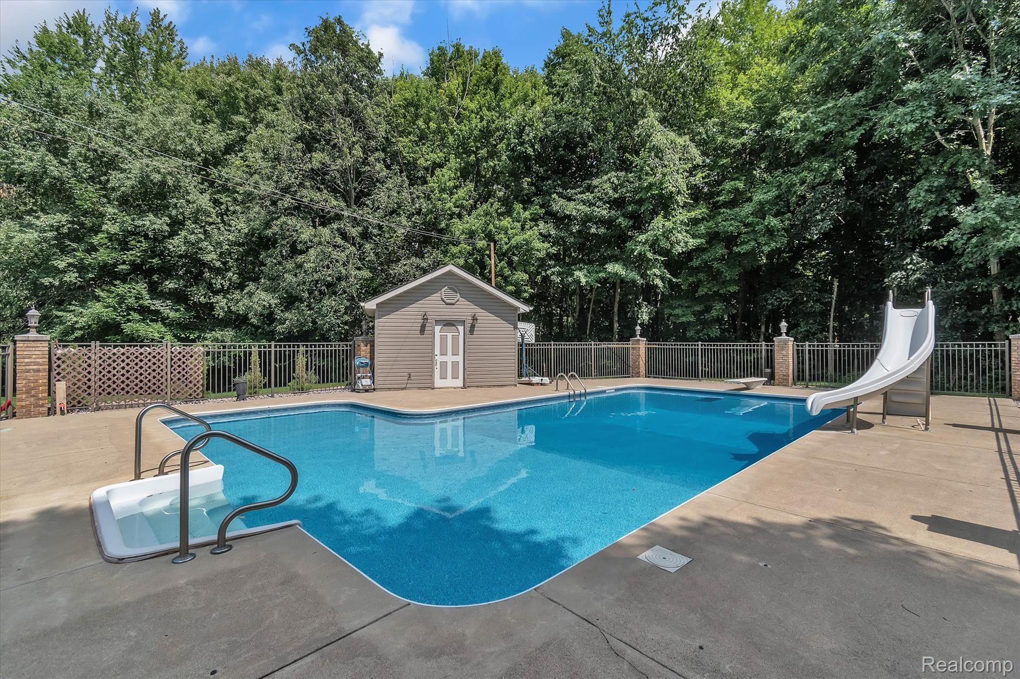 2601 Fisk Road Howell, MI 48843 - Photo 5 of 44 47-2601 Fisk Rd-Pool 3.jpg