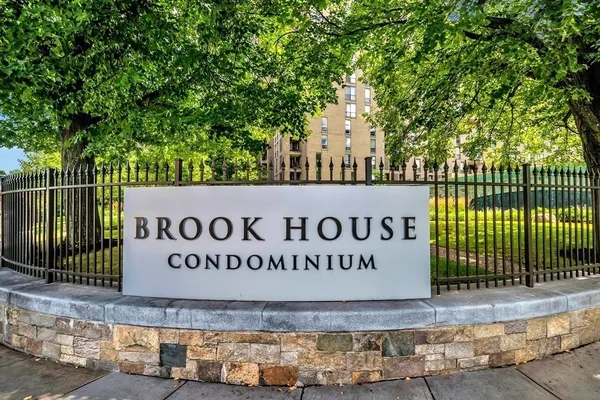 $449,000 | 44 Washington Street, Unit 605, Brookline, MA 02445