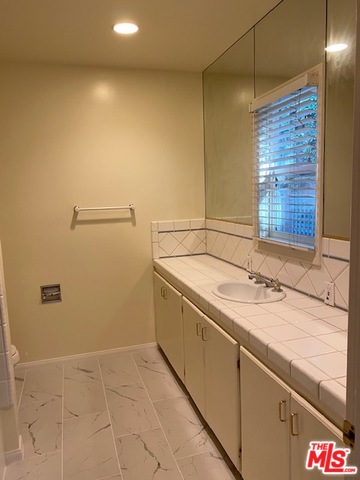 513 Foothill Road Beverly Hills, CA 90210 - Photo 16 of 21