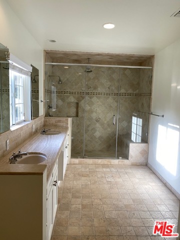 513 Foothill Road Beverly Hills, CA 90210 - Photo 19 of 21