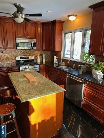 $3,200 | 138 Highland Avenue, Unit 1, Midland Park, NJ 07432