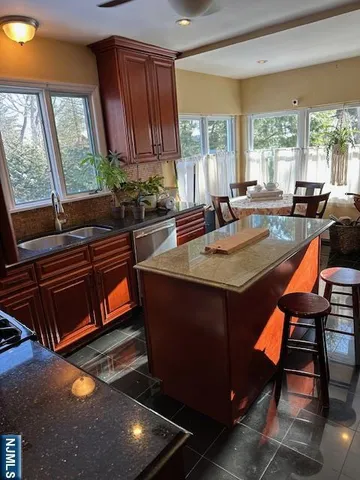 $3,200 | 138 Highland Avenue, Unit 1, Midland Park, NJ 07432