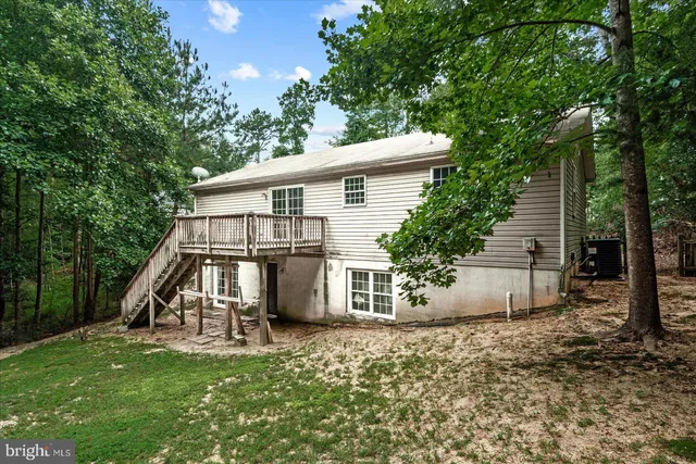 a house view with a outdoor space