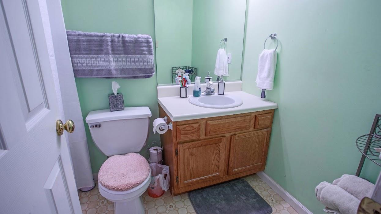 8043 Intervale Way Powell, TN 37849 - Photo 15 of 21 Guest Bathroom