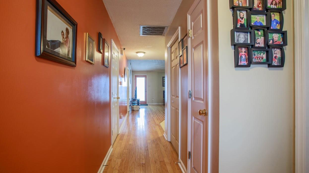 8043 Intervale Way Powell, TN 37849 - Photo 4 of 21 Hallway