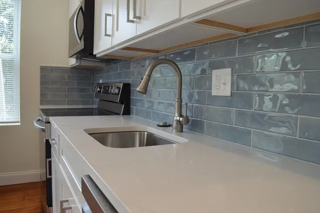 $5,200 | 374 A Centre Street, Unit 3, Boston, MA 02130