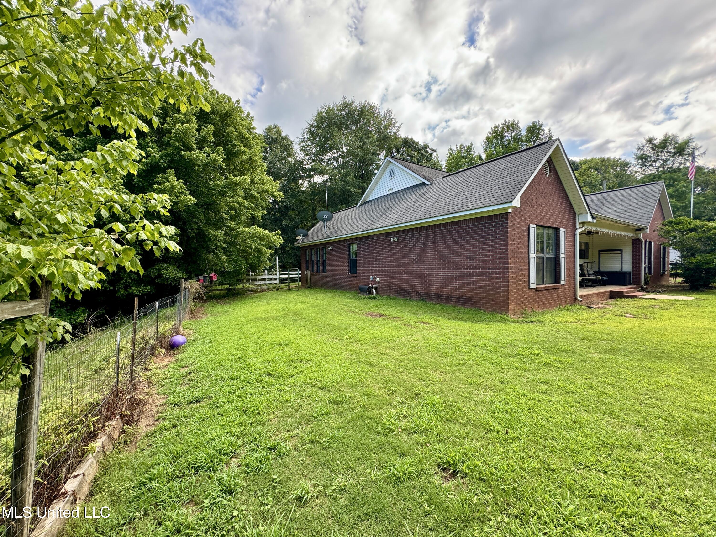 514 Proctor Road Grenada, MS 38901 - Photo 3 of 37 IMG_4680~photo-full