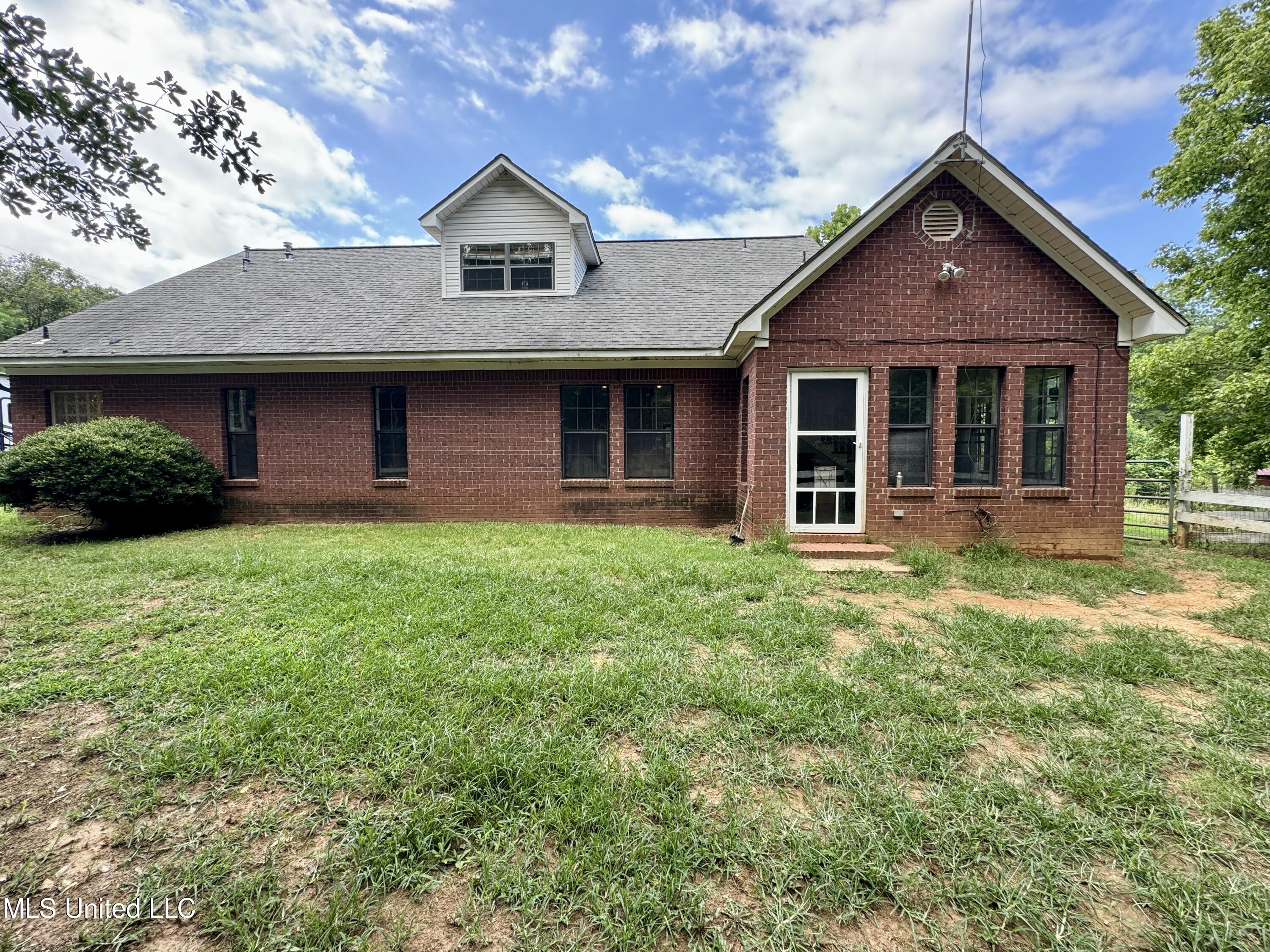 514 Proctor Road Grenada, MS 38901 - Photo 4 of 37 IMG_4674~photo-full