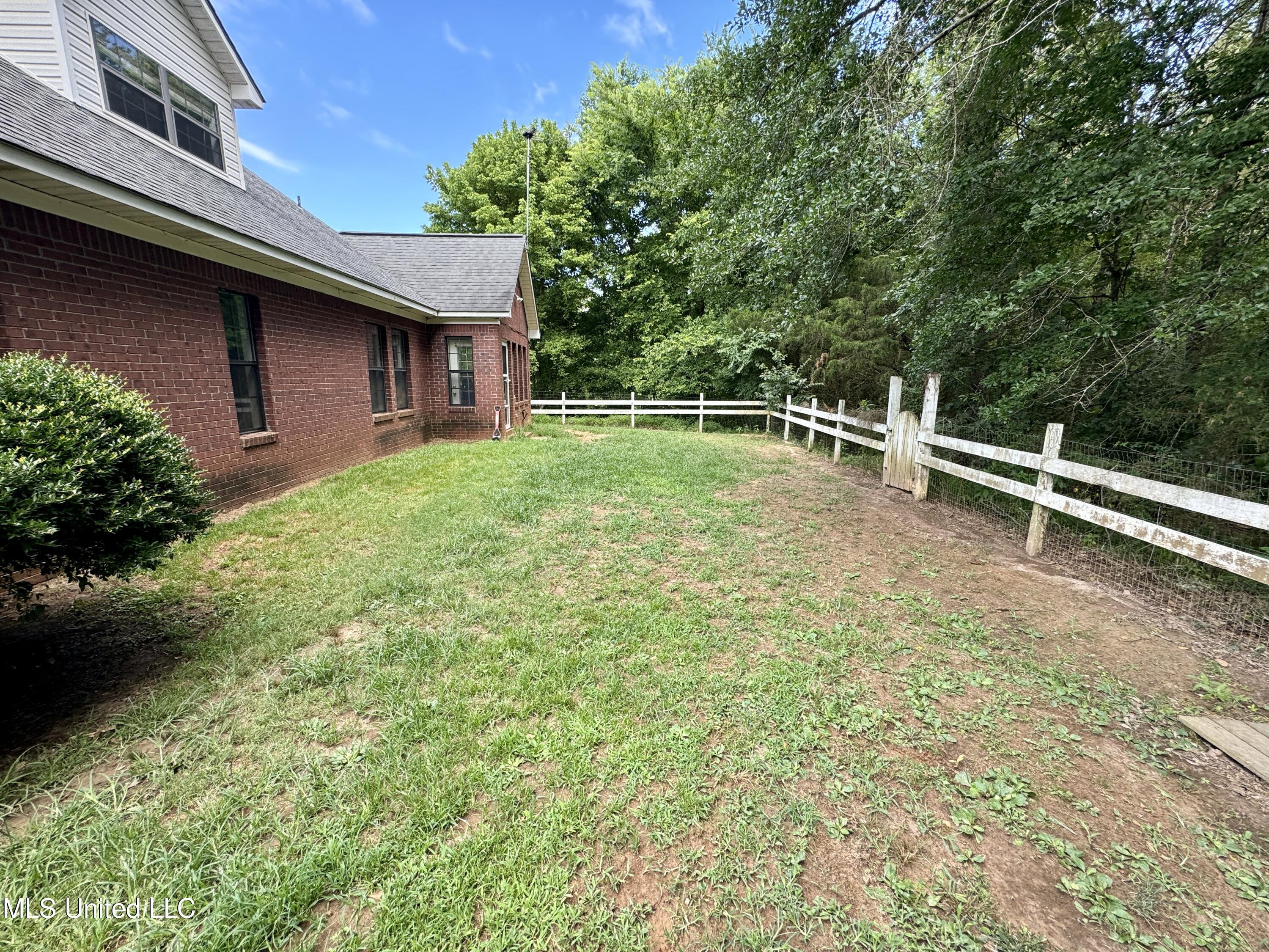 514 Proctor Road Grenada, MS 38901 - Photo 5 of 37 IMG_4675~photo-full