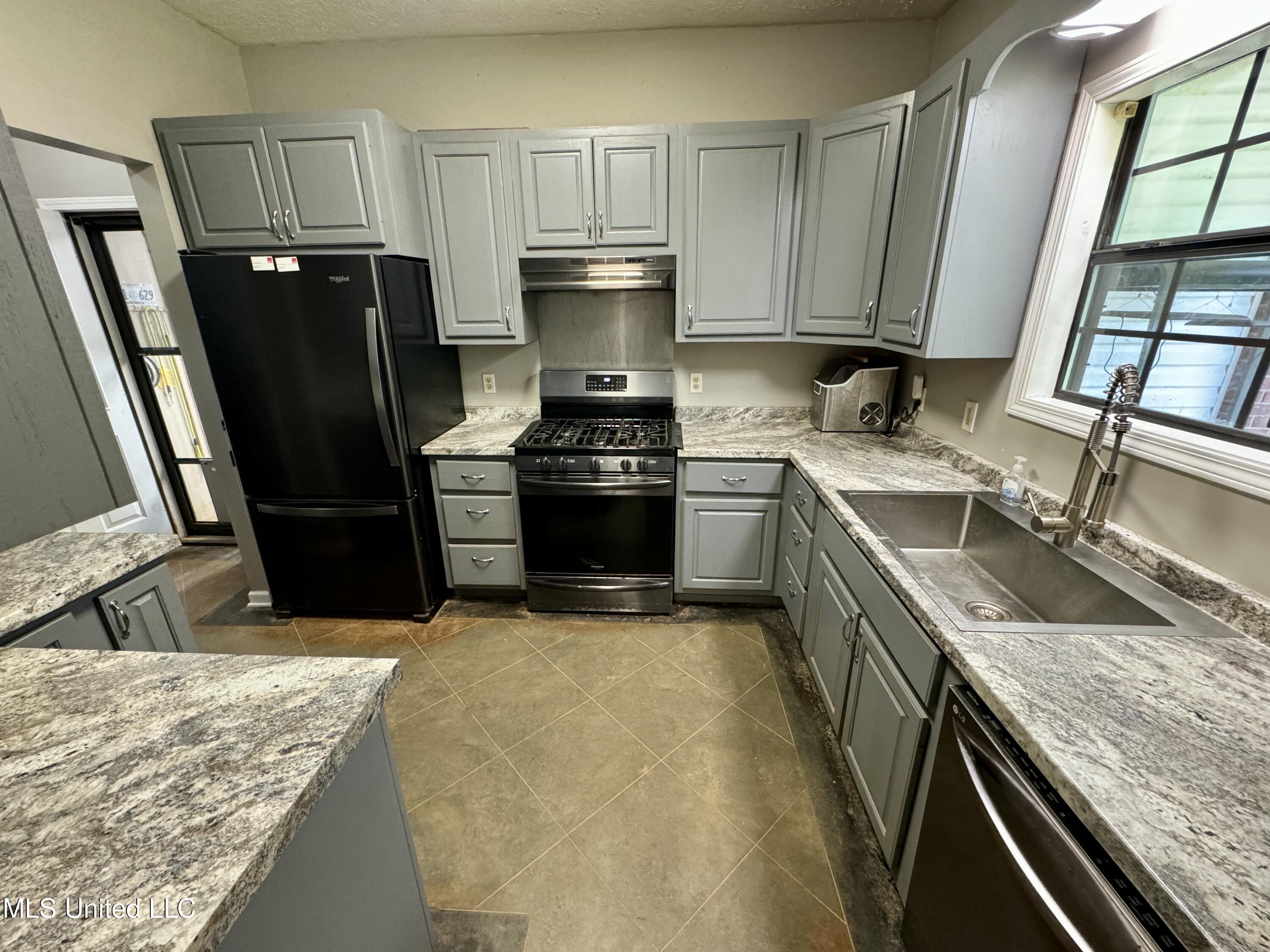 514 Proctor Road Grenada, MS 38901 - Photo 10 of 37 IMG_4661~photo-full