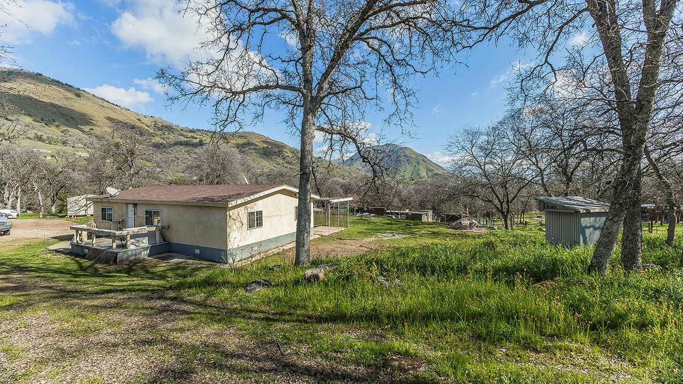 1321 Elwood Road Squaw Valley, CA 93675 - Photo 11 of 31 a front view of a house with garden