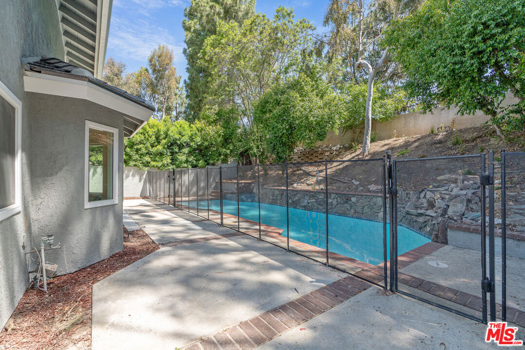 19 Rippling Irvine, CA 92603 - Photo 53 of 69 Pool