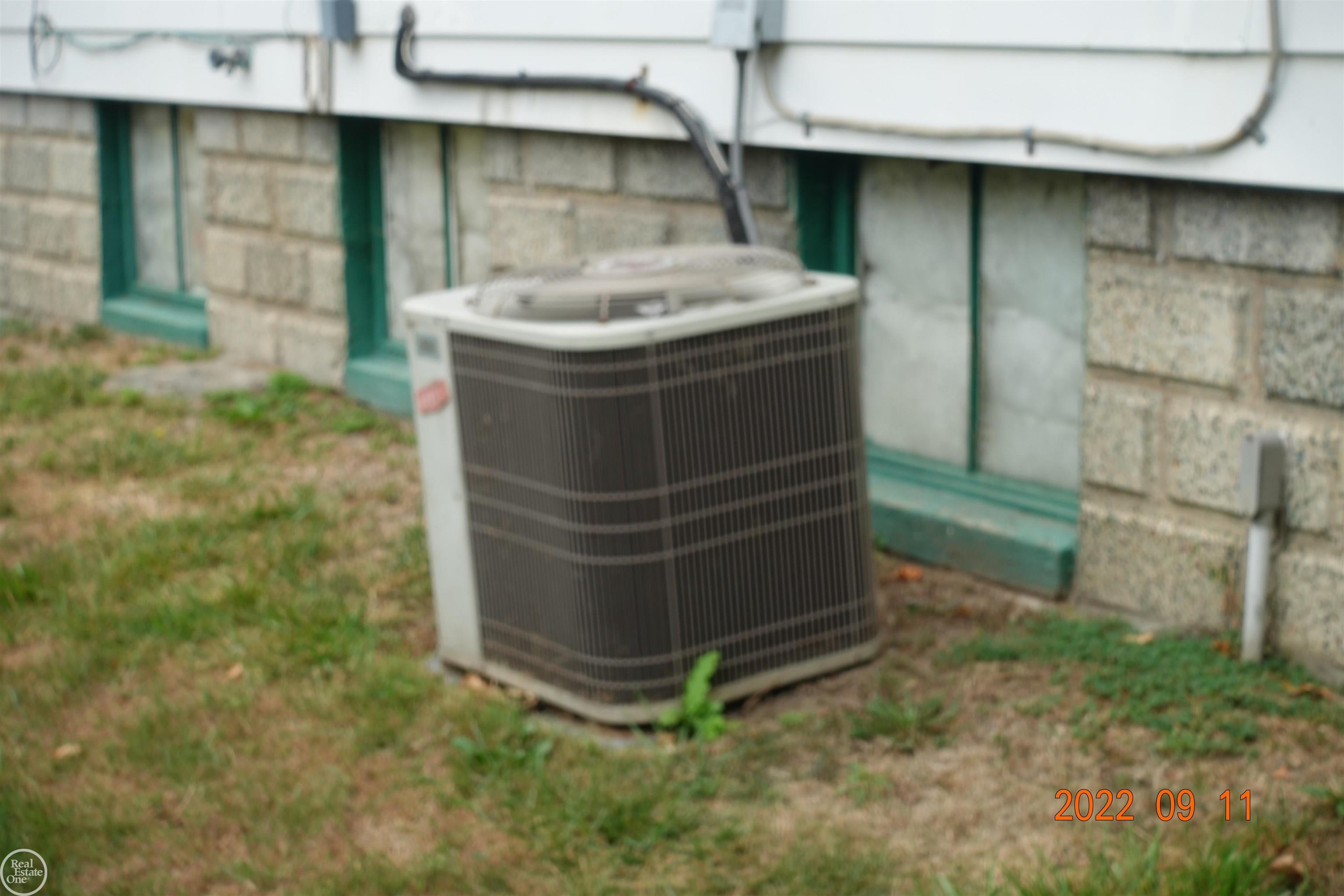 21603 Twelve Mile Road St. Clair Shores, MI 48081 - Photo 6 of 41