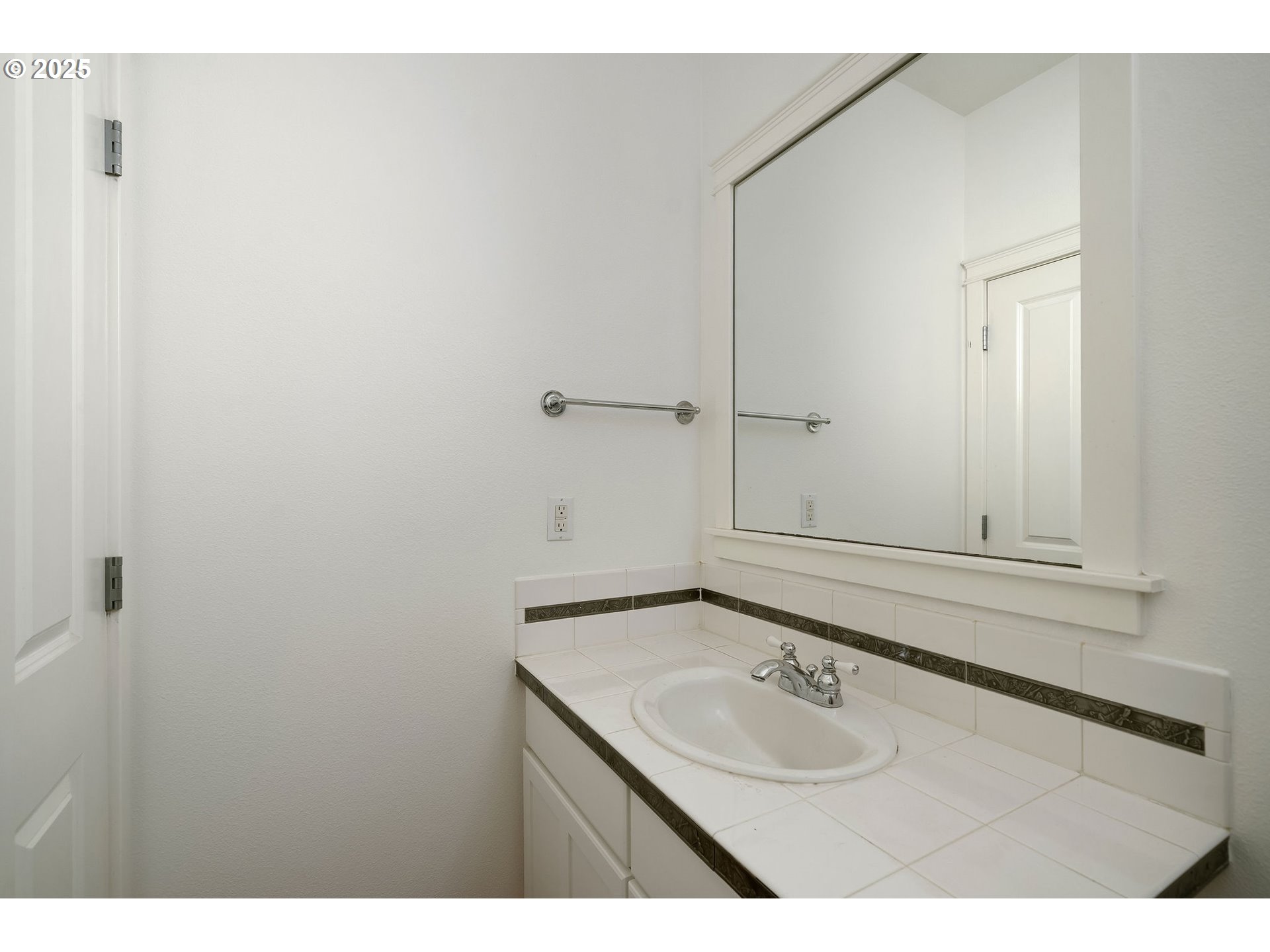 2456 Northwest Miller Road Portland, OR 97229 - Photo 15 of 35 Bathroom