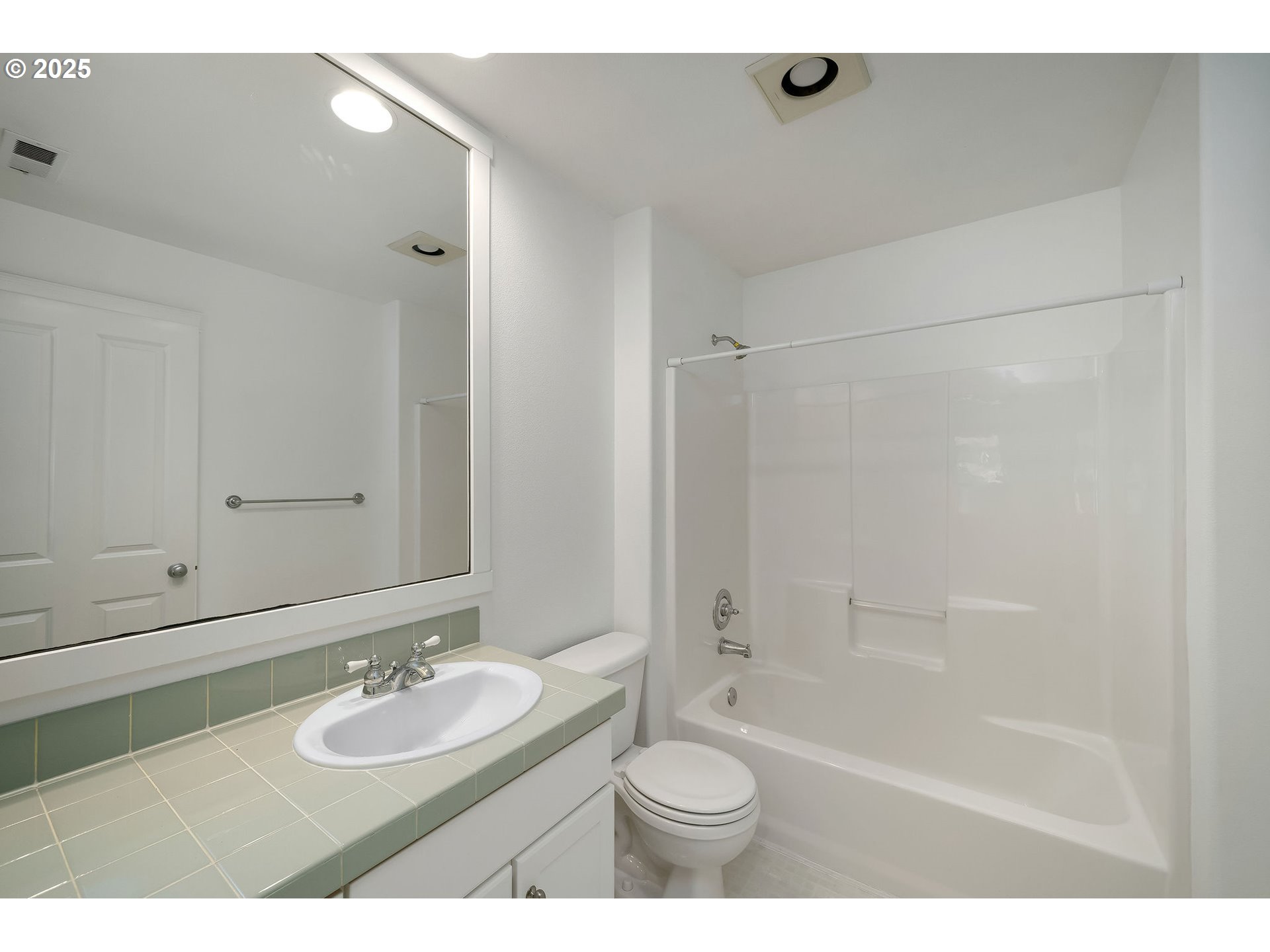 2456 Northwest Miller Road Portland, OR 97229 - Photo 29 of 35 Bathroom