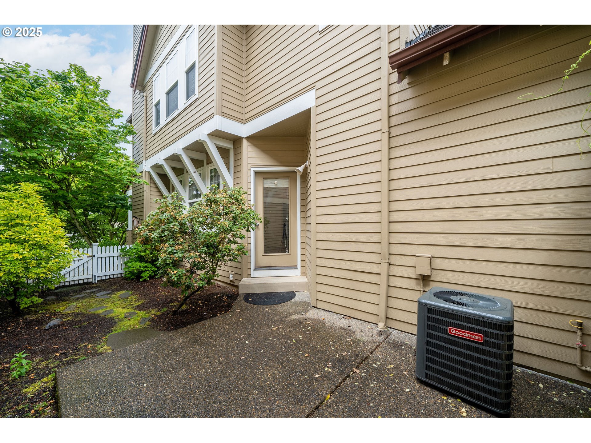 2456 Northwest Miller Road Portland, OR 97229 - Photo 34 of 35 Yard