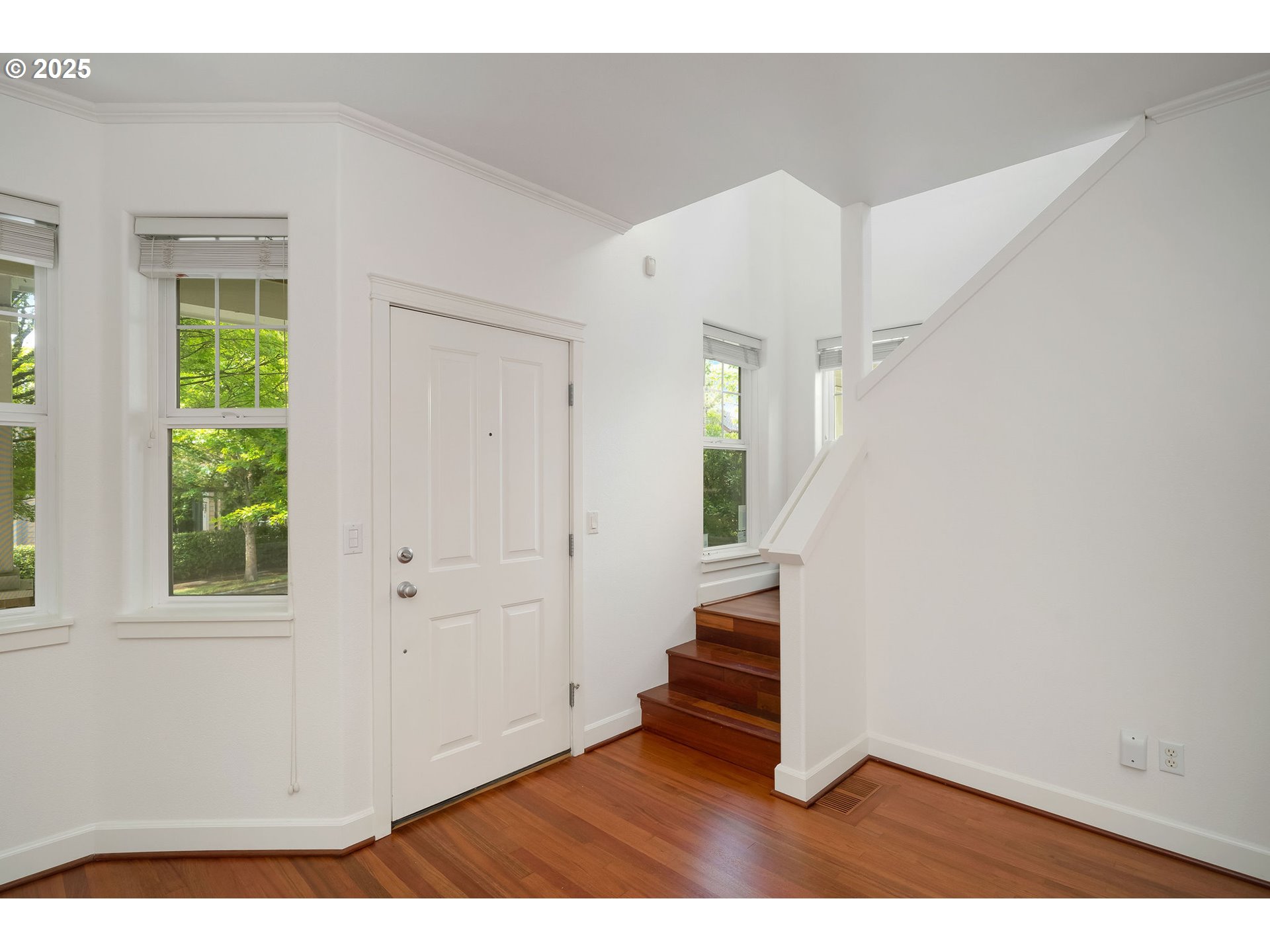 2456 Northwest Miller Road Portland, OR 97229 - Photo 4 of 35 Entrance/Foyer