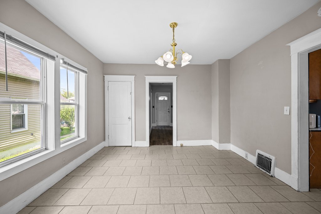 421 39th Street Moline, IL 61265 - Photo 9 of 28