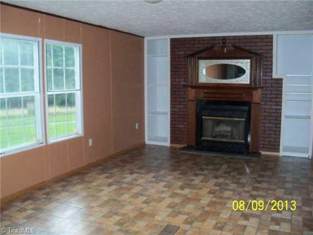 803 Chaney Road Asheboro, NC 27205 - Photo 4 of 12 Den/Family/Great Room.