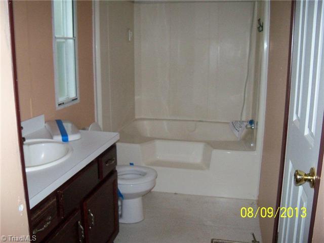 803 Chaney Road Asheboro, NC 27205 - Photo 8 of 12 Master Bath/Spa.
