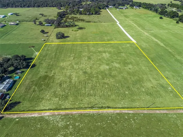 a view of a tennis court