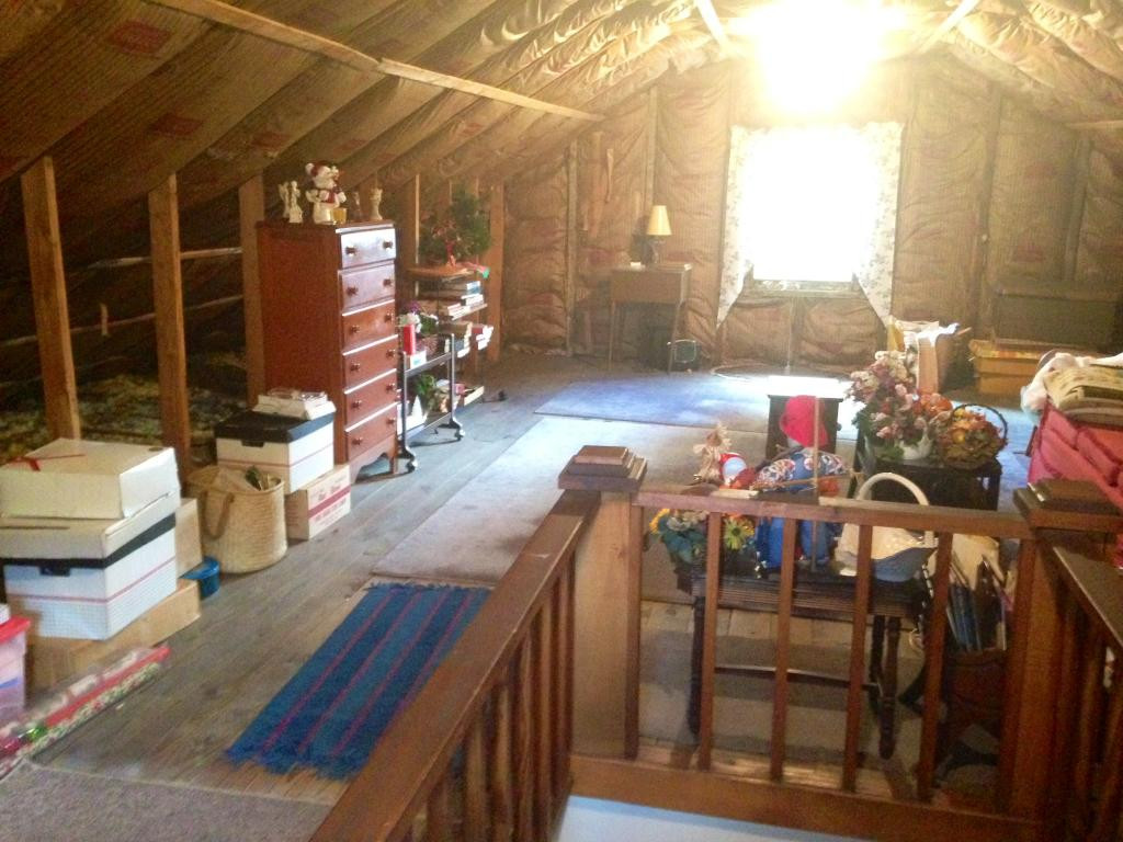 26 Rutherford Lane Bristol, TN 37620 - Photo 14 of 14 Bonus Space Upstairs