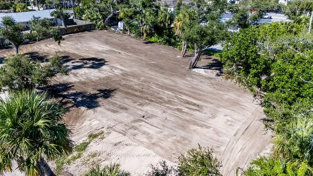 $1,995,000 | 641 Azalea Lane, Vero Beach, FL 32963