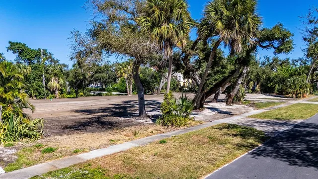 $1,995,000 | 641 Azalea Lane, Vero Beach, FL 32963