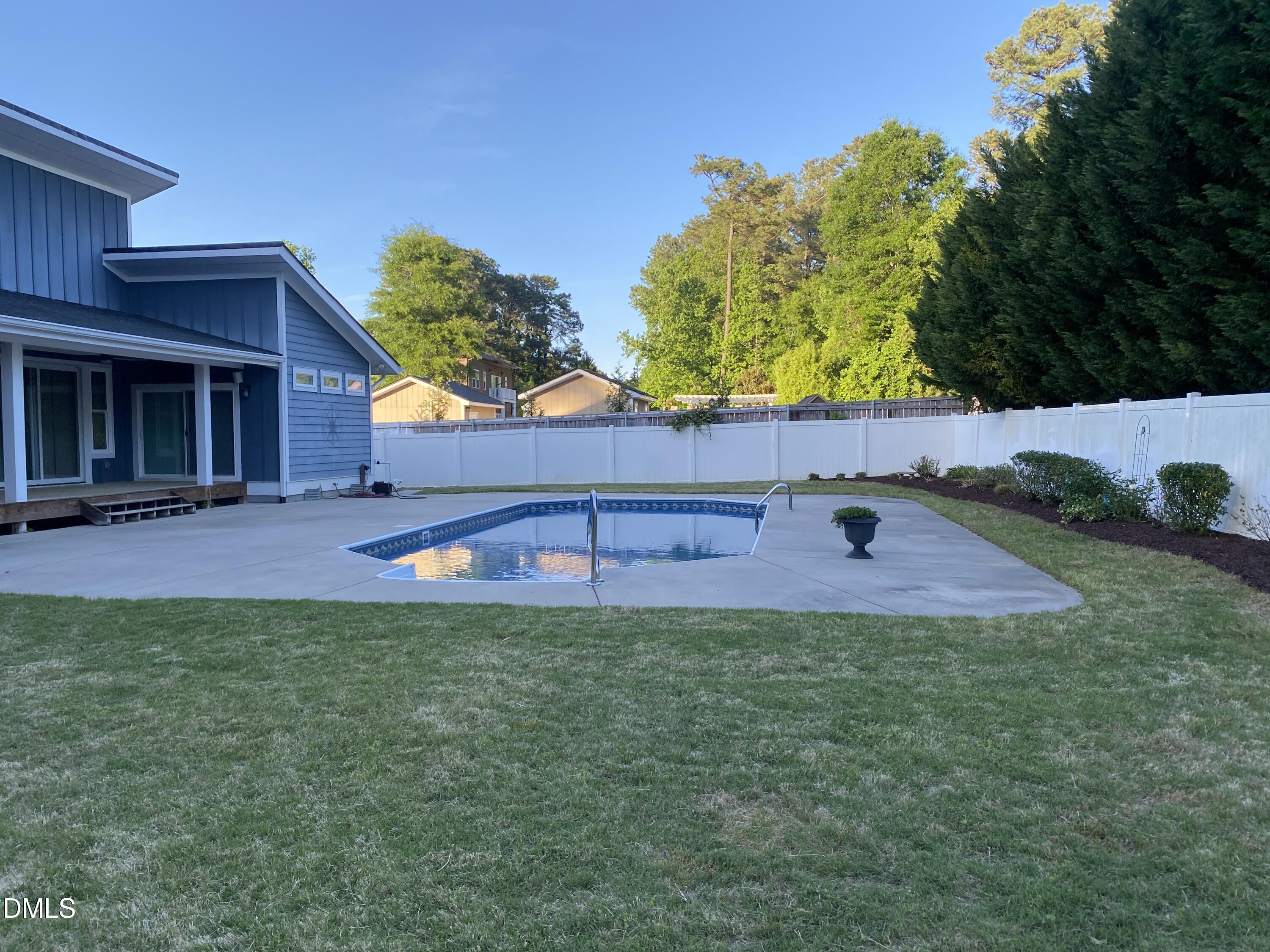 5402 Russell Road Durham, NC 27712 - Photo 4 of 33
