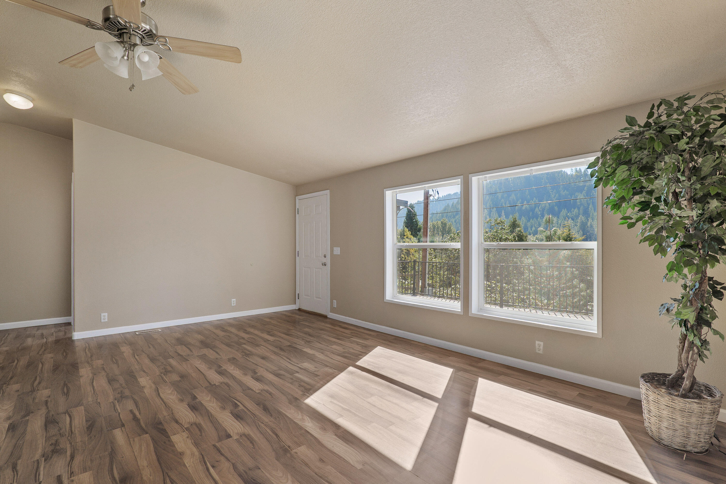 7820 North Applegate Road Grants Pass, OR 97527 - Photo 8 of 35 7820NApplegateRd-008