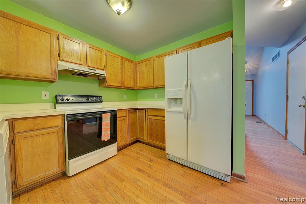 2557 South Commerce Road Wolverine Lake, MI 48390 - Photo 10 of 22