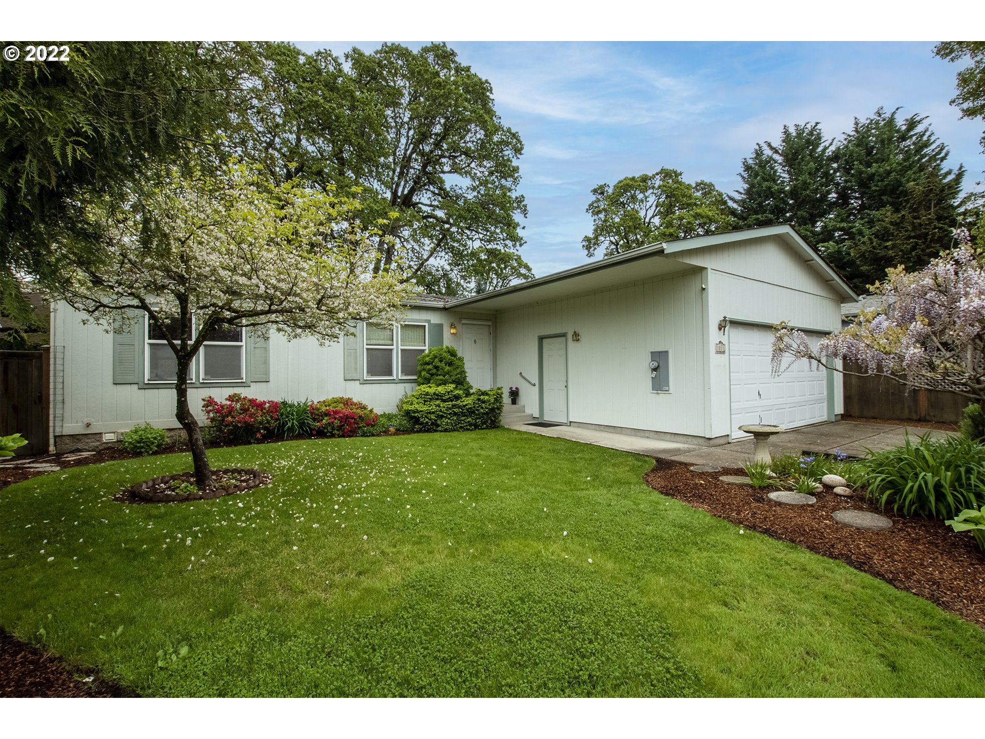 1011 Oak Meadows Place Springfield, OR 97477 - Photo 1 of 30 Gallery Image 1