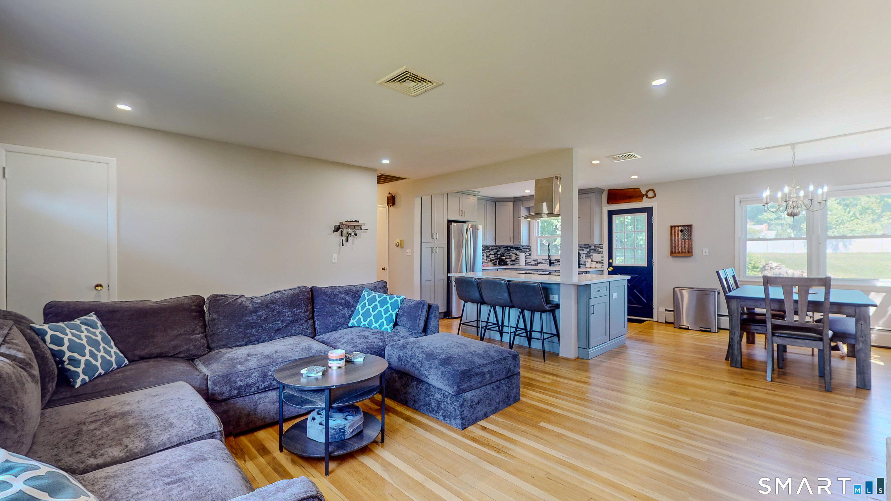 347 Edison Road Trumbull, CT 06611 - Photo 9 of 38