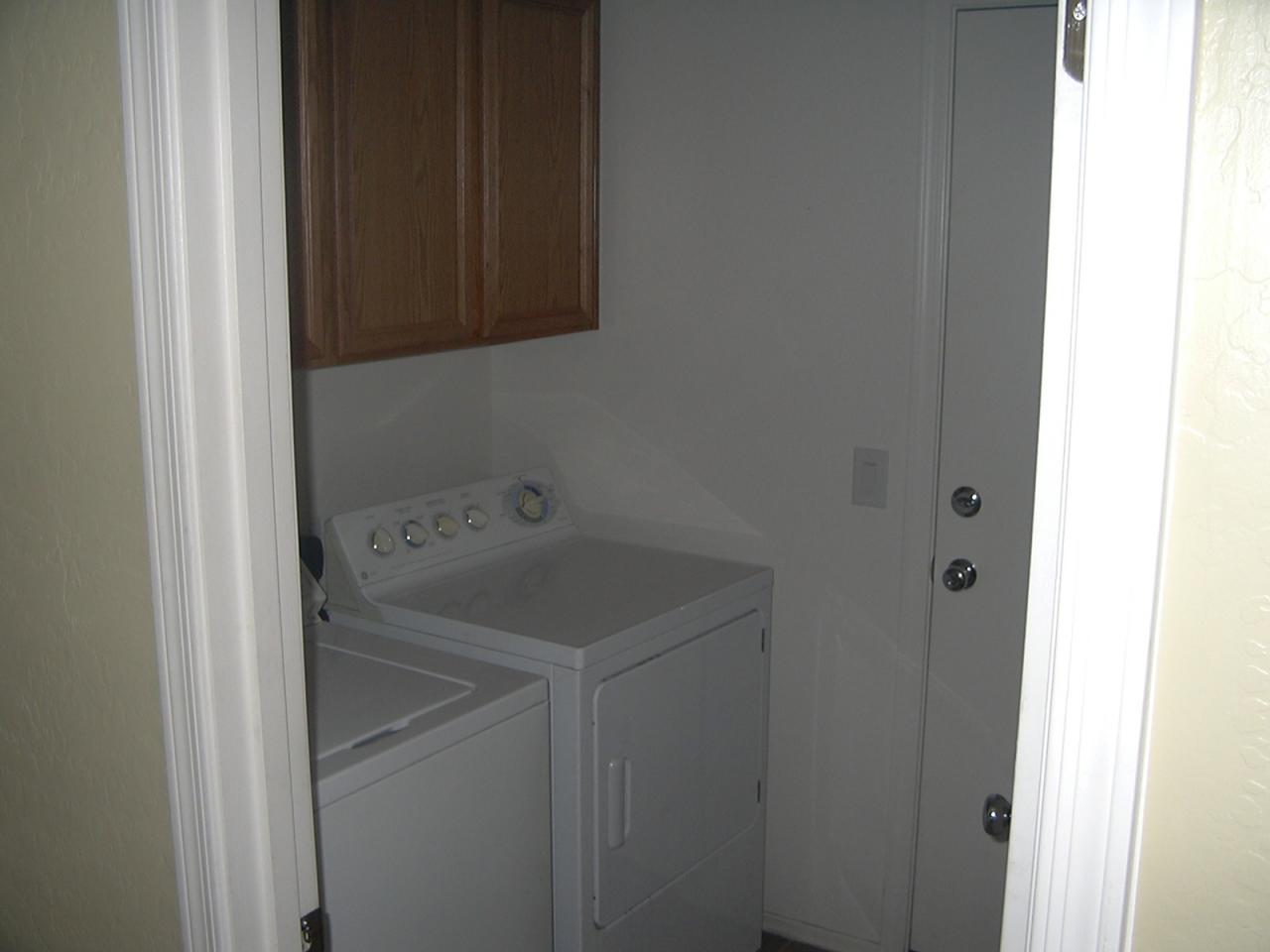 1834 East Del Rio Street Gilbert, AZ 85295 - Photo 17 of 18 Washer and Dryer