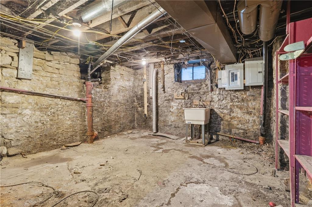 144 Ridge Avenue New Kensington, PA 15068 - Photo 18 of 44