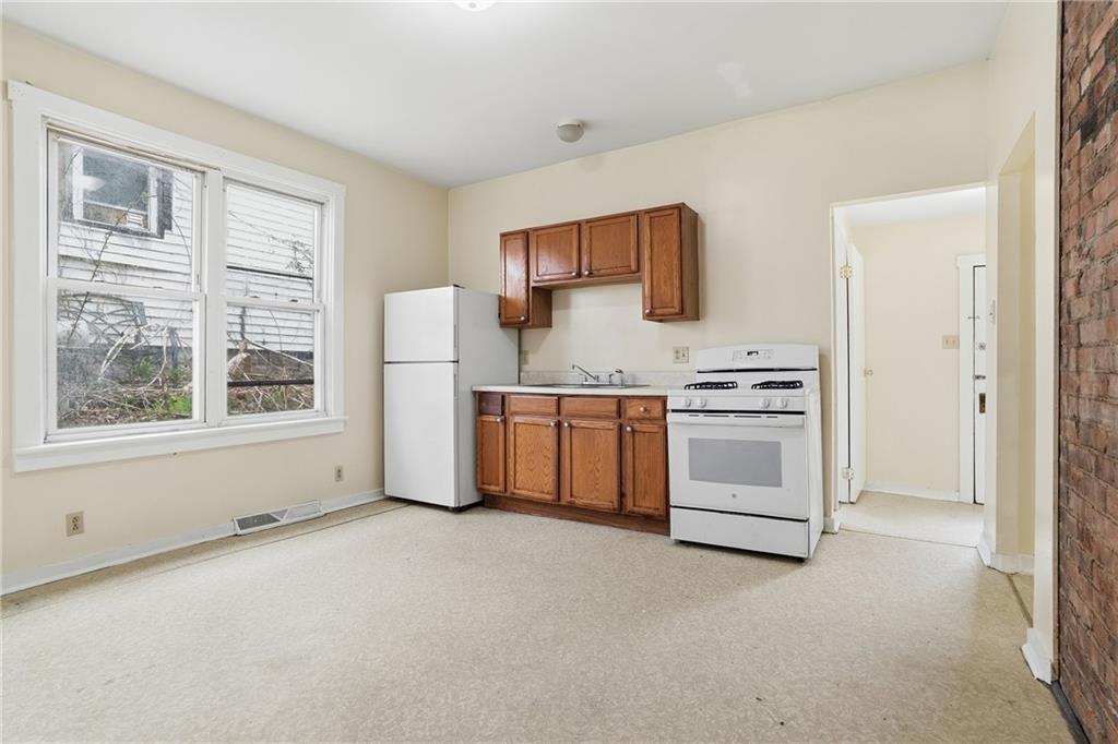 144 Ridge Avenue New Kensington, PA 15068 - Photo 27 of 44