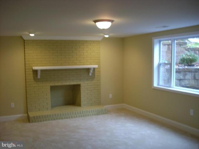1205 Broadview Road Fort Washington, MD 20744 - Photo 2 of 7 Family Room